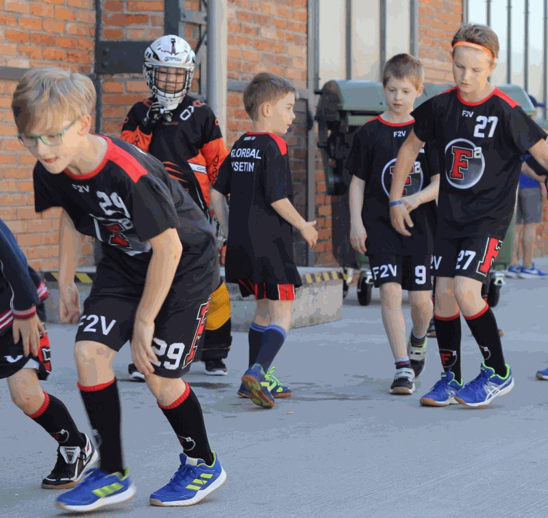 KSE SUPPORTED YOUNG FLOORBALL PLAYERS